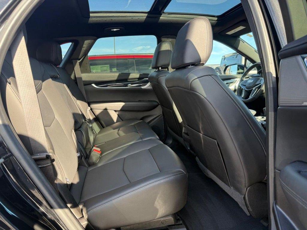 used 2022 Cadillac XT5 car, priced at $31,633