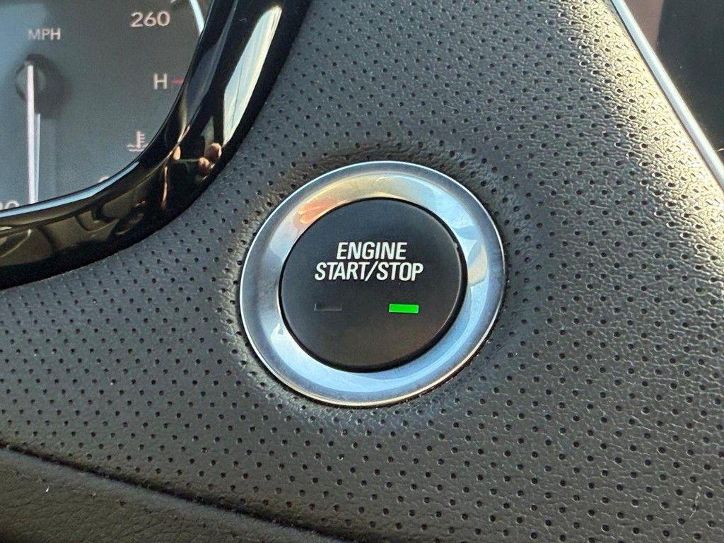 used 2022 Cadillac XT5 car, priced at $31,633