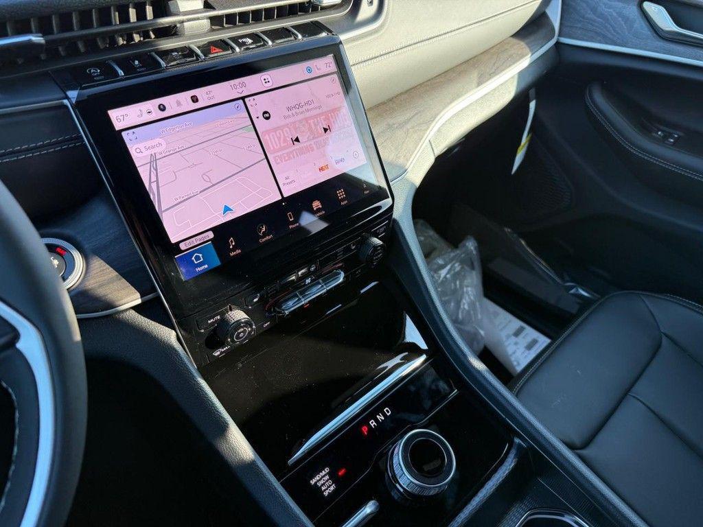 new 2025 Jeep Grand Cherokee car, priced at $42,113