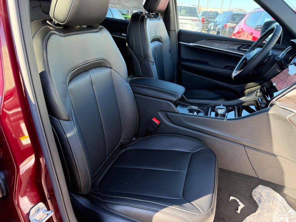 new 2025 Jeep Grand Cherokee car, priced at $42,113