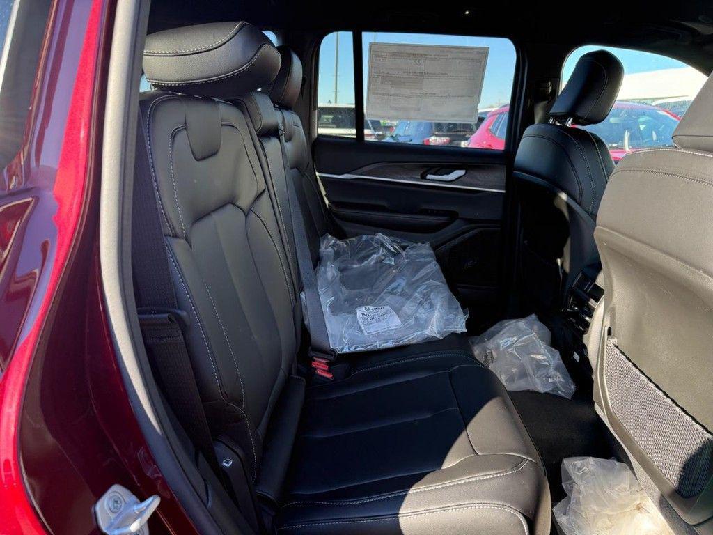 new 2025 Jeep Grand Cherokee car, priced at $42,113