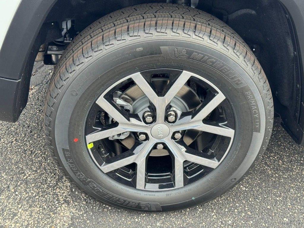 new 2025 Jeep Grand Cherokee car, priced at $48,000