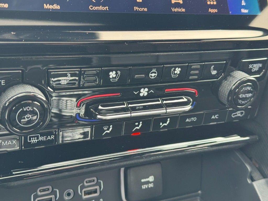 new 2025 Jeep Grand Cherokee car, priced at $48,000