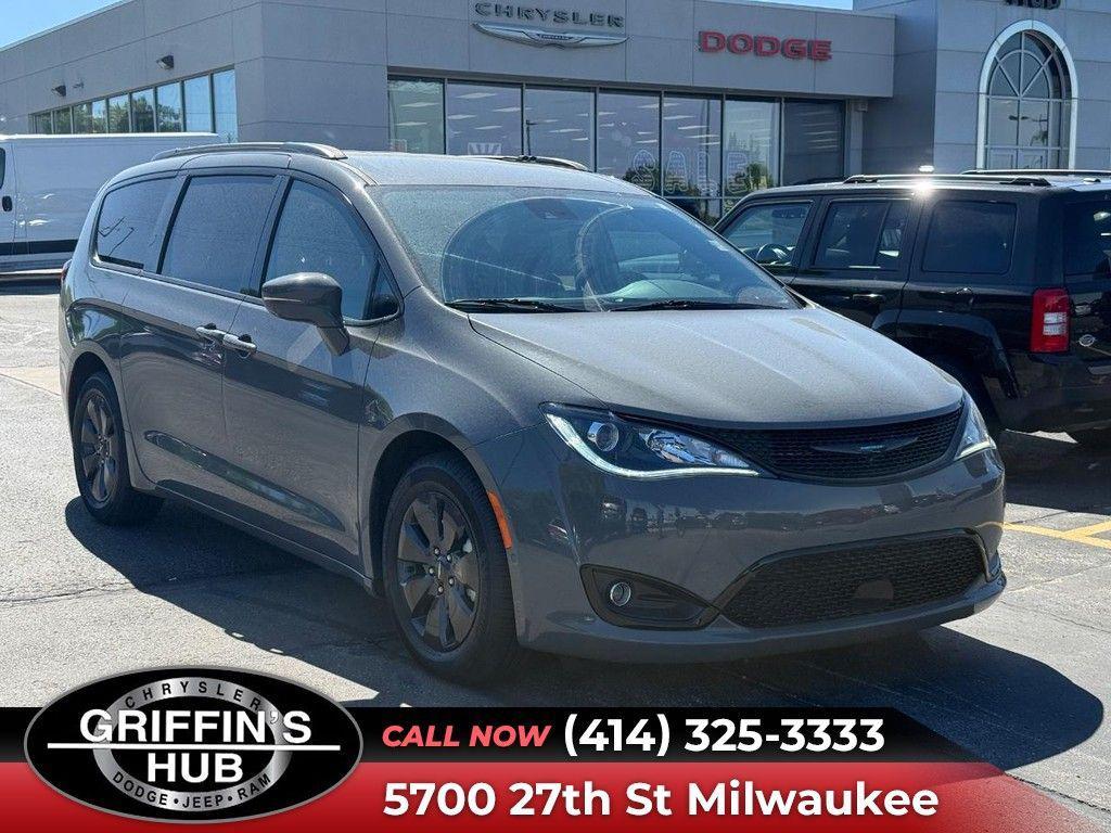 used 2020 Chrysler Pacifica Hybrid car, priced at $26,820