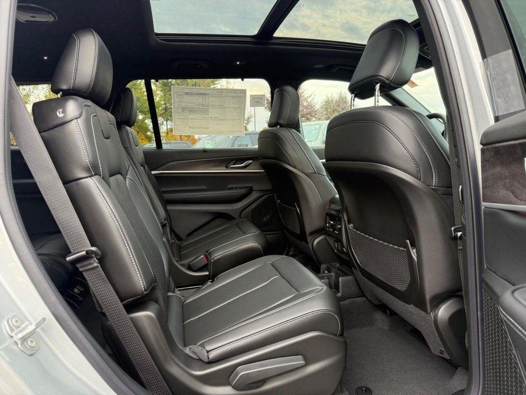 new 2025 Jeep Grand Cherokee L car, priced at $50,277