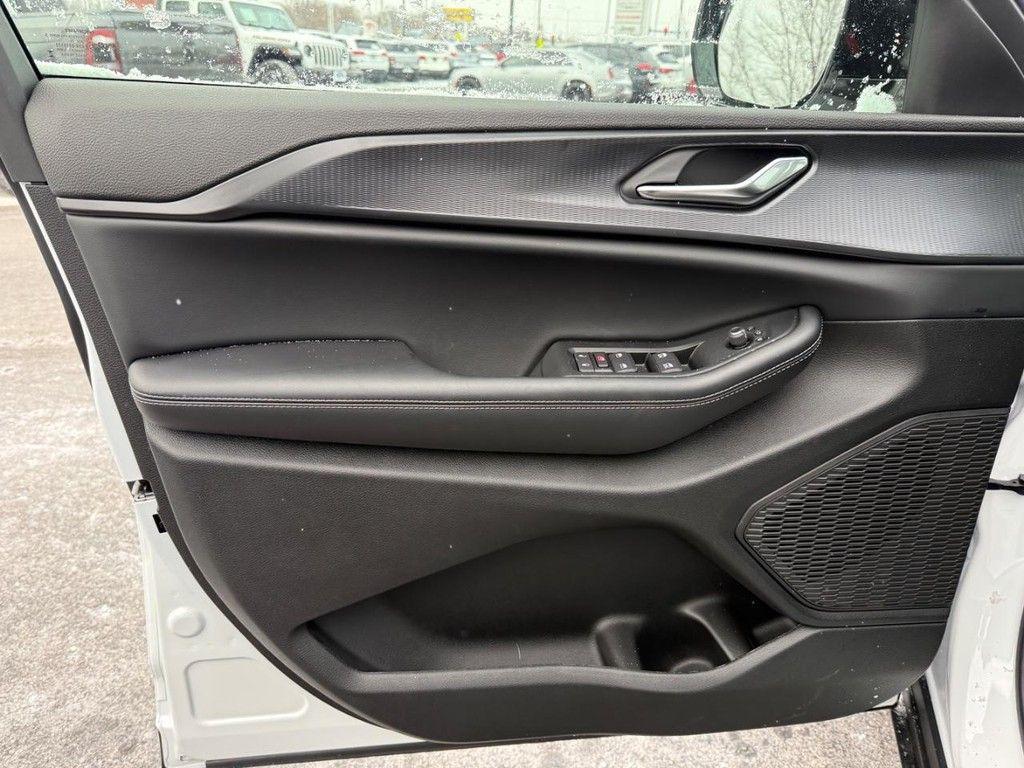 new 2025 Jeep Grand Cherokee L car, priced at $42,284