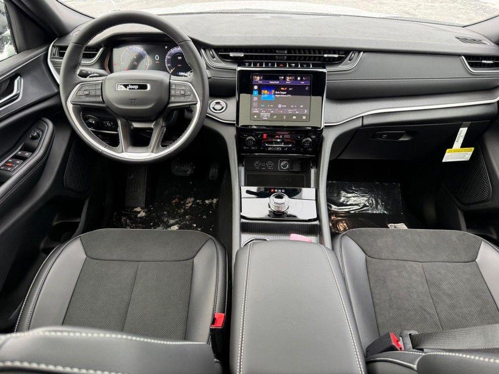 new 2025 Jeep Grand Cherokee L car, priced at $42,284