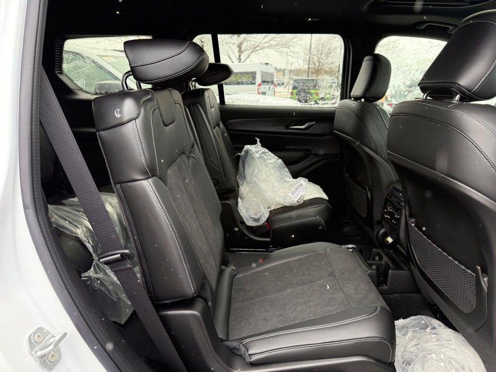 new 2025 Jeep Grand Cherokee L car, priced at $42,284