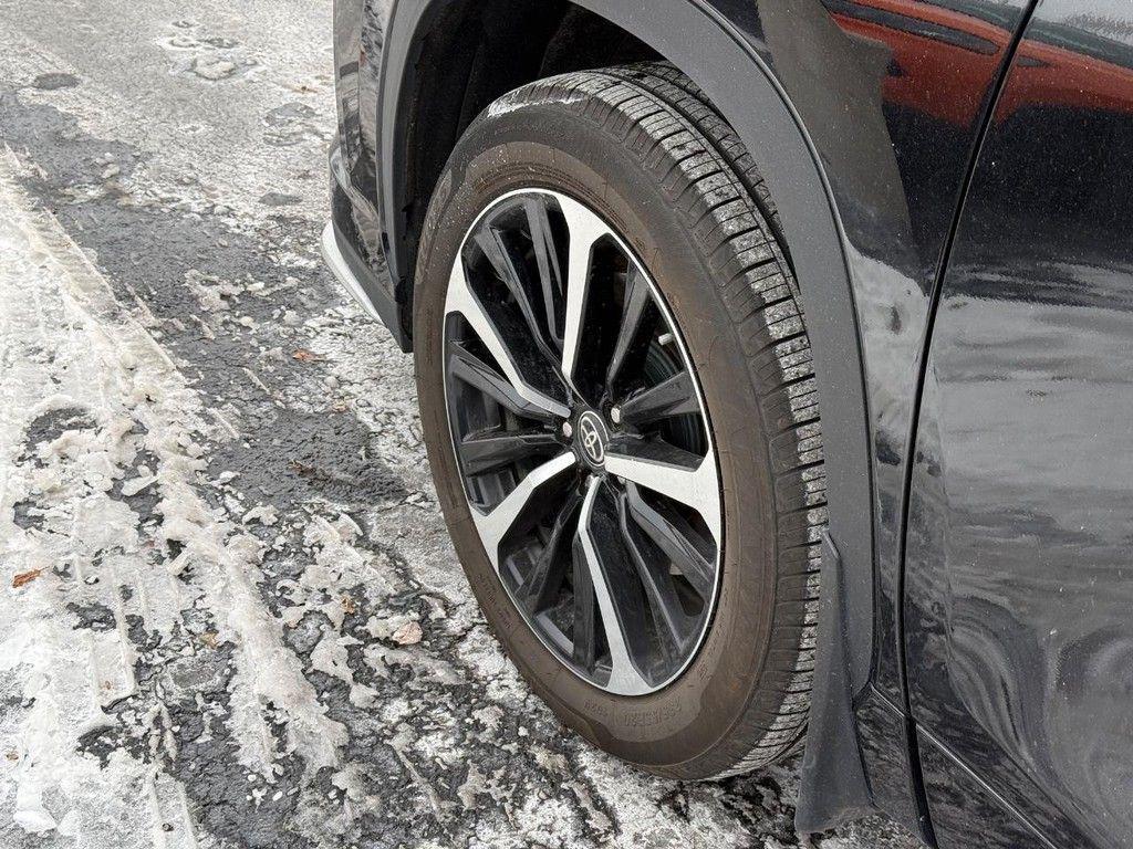 used 2021 Toyota Highlander car, priced at $31,996