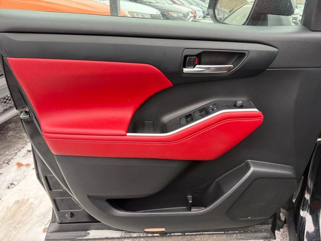 used 2021 Toyota Highlander car, priced at $31,996