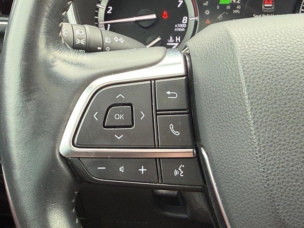 used 2021 Toyota Highlander car, priced at $31,996