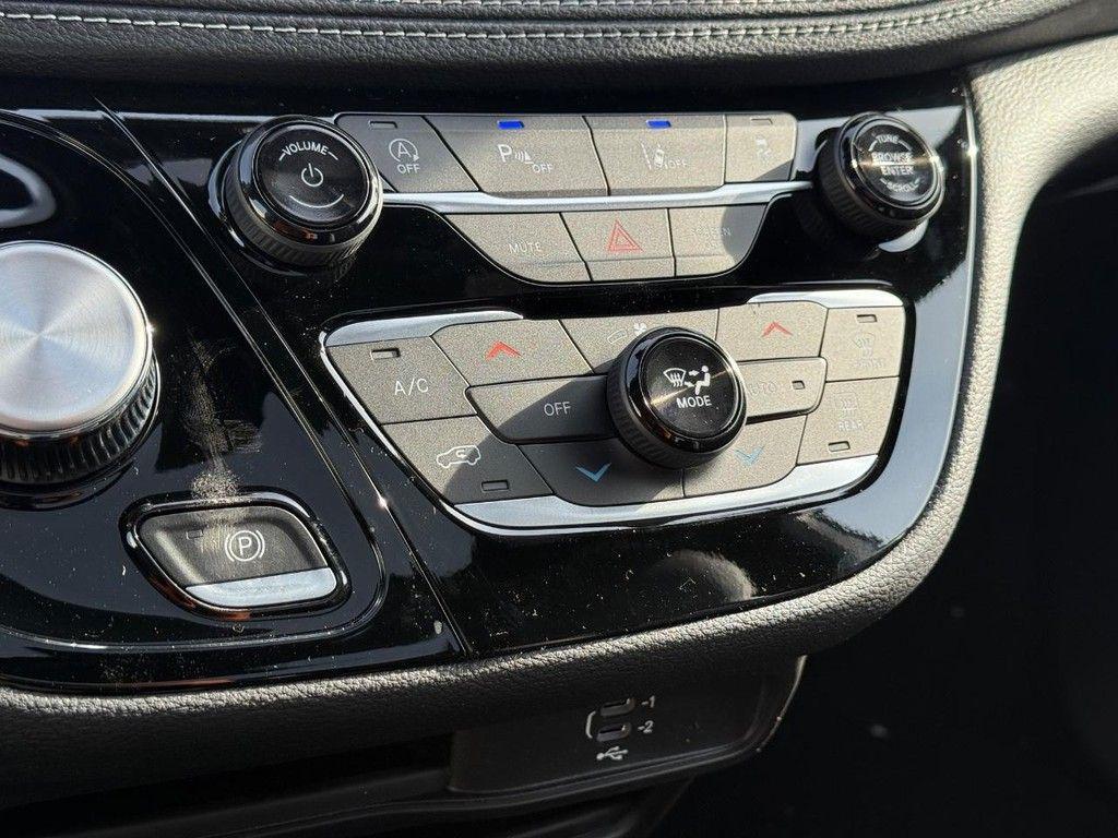 new 2026 Chrysler Pacifica car, priced at $44,568