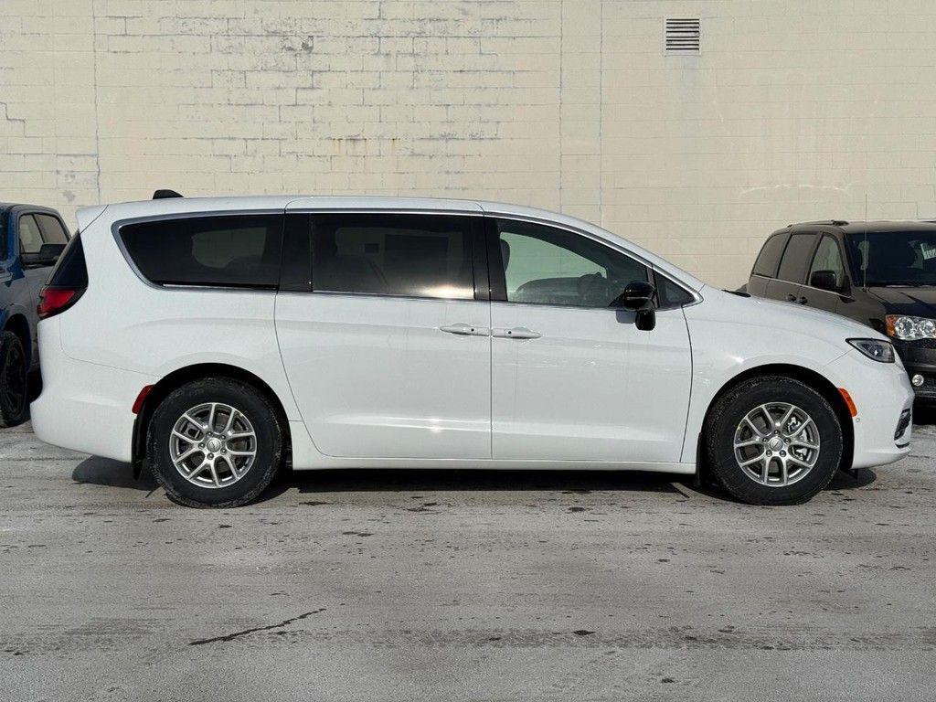 new 2026 Chrysler Pacifica car, priced at $44,568