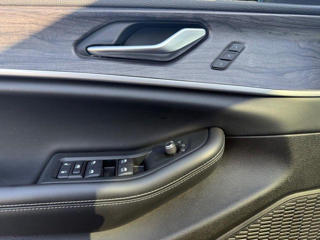 used 2024 Jeep Grand Cherokee L car, priced at $30,687