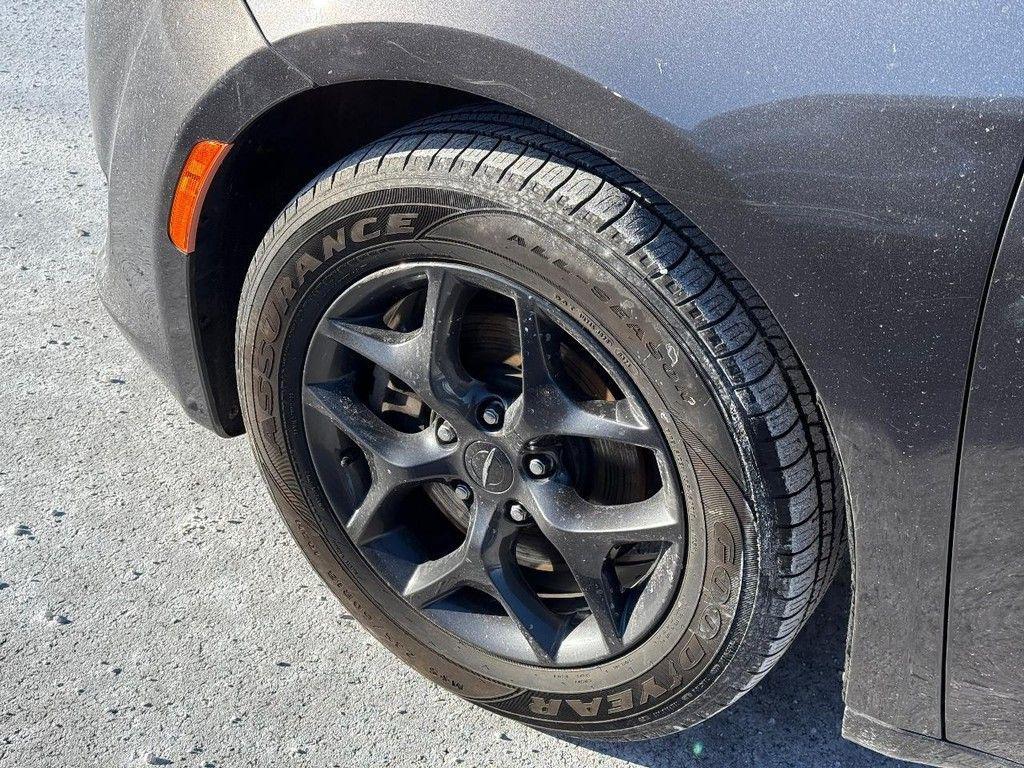 used 2018 Chrysler Pacifica car, priced at $13,400