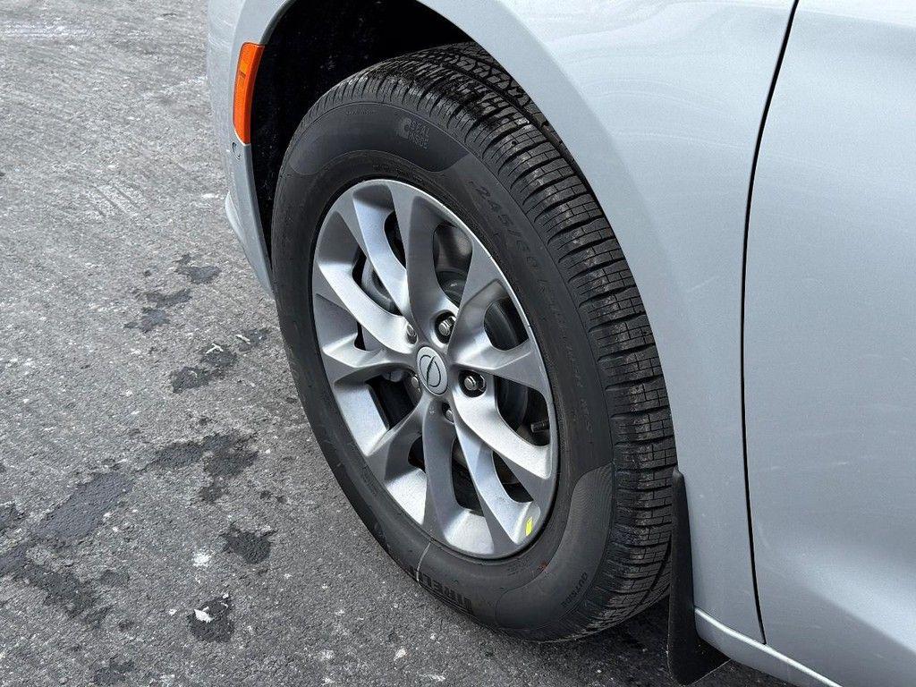 new 2026 Chrysler Pacifica car, priced at $51,894