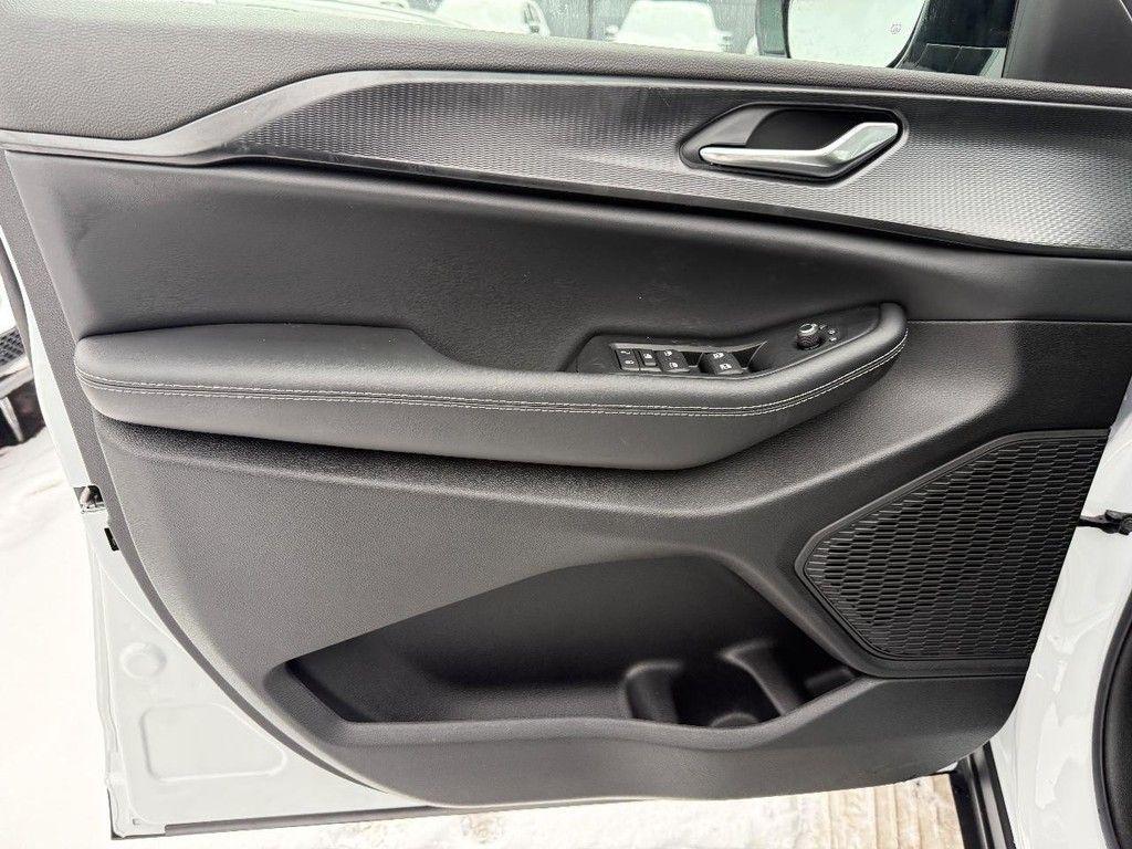 new 2025 Jeep Grand Cherokee car, priced at $42,113