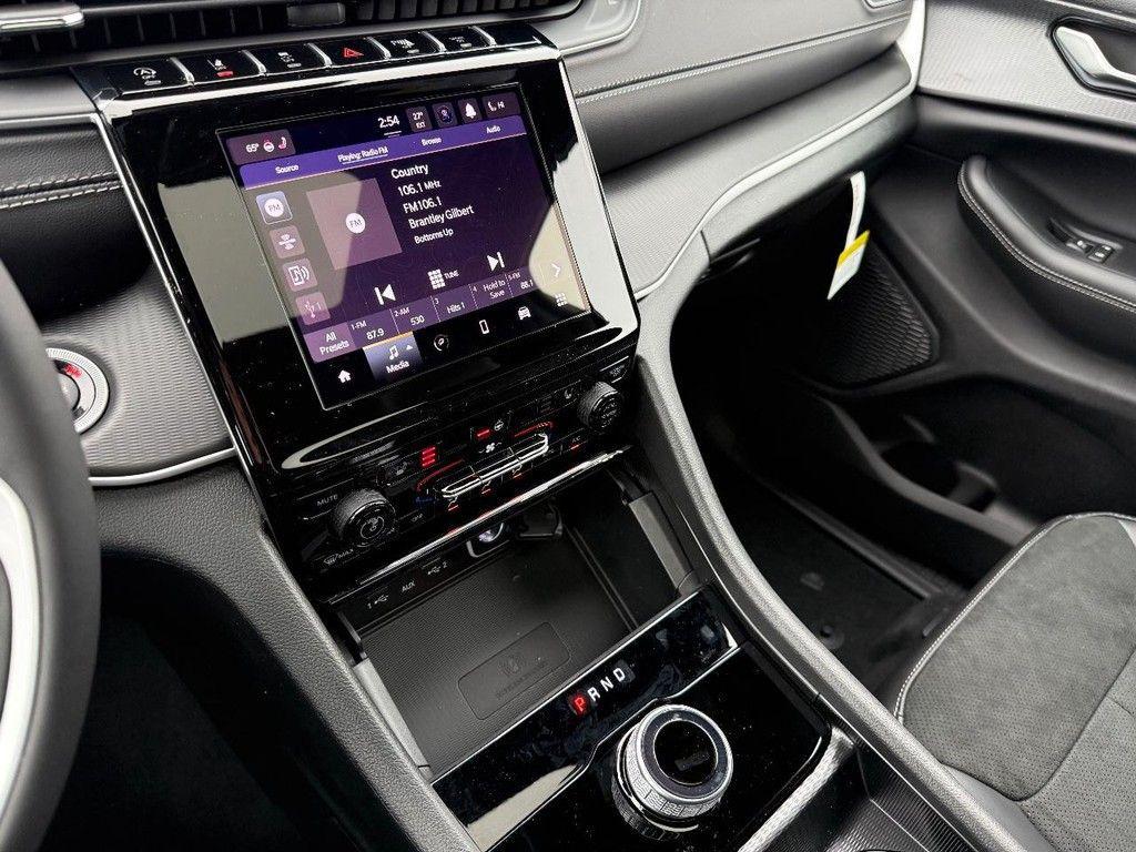 new 2025 Jeep Grand Cherokee car, priced at $42,113