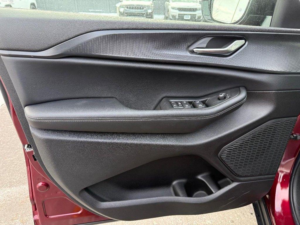 new 2025 Jeep Grand Cherokee car, priced at $42,131