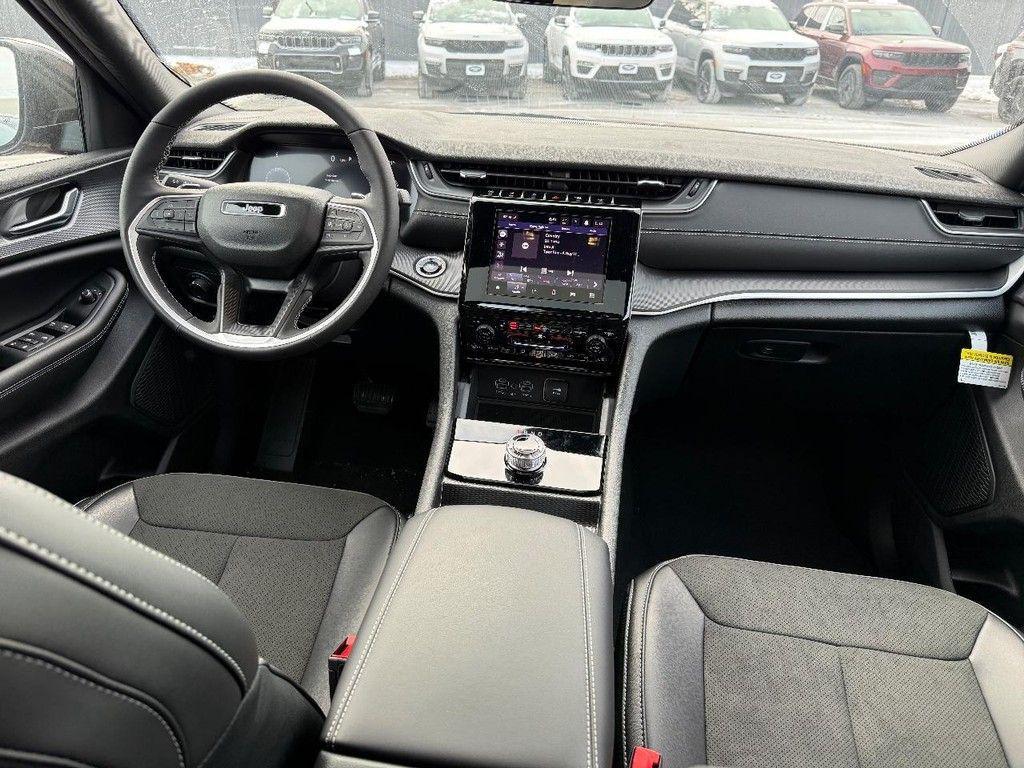 new 2025 Jeep Grand Cherokee car, priced at $42,131