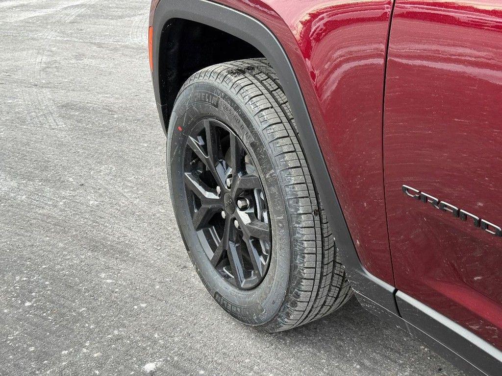 new 2025 Jeep Grand Cherokee car, priced at $42,131