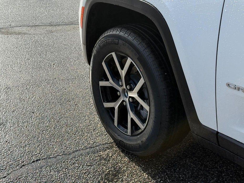 new 2025 Jeep Grand Cherokee car, priced at $47,091