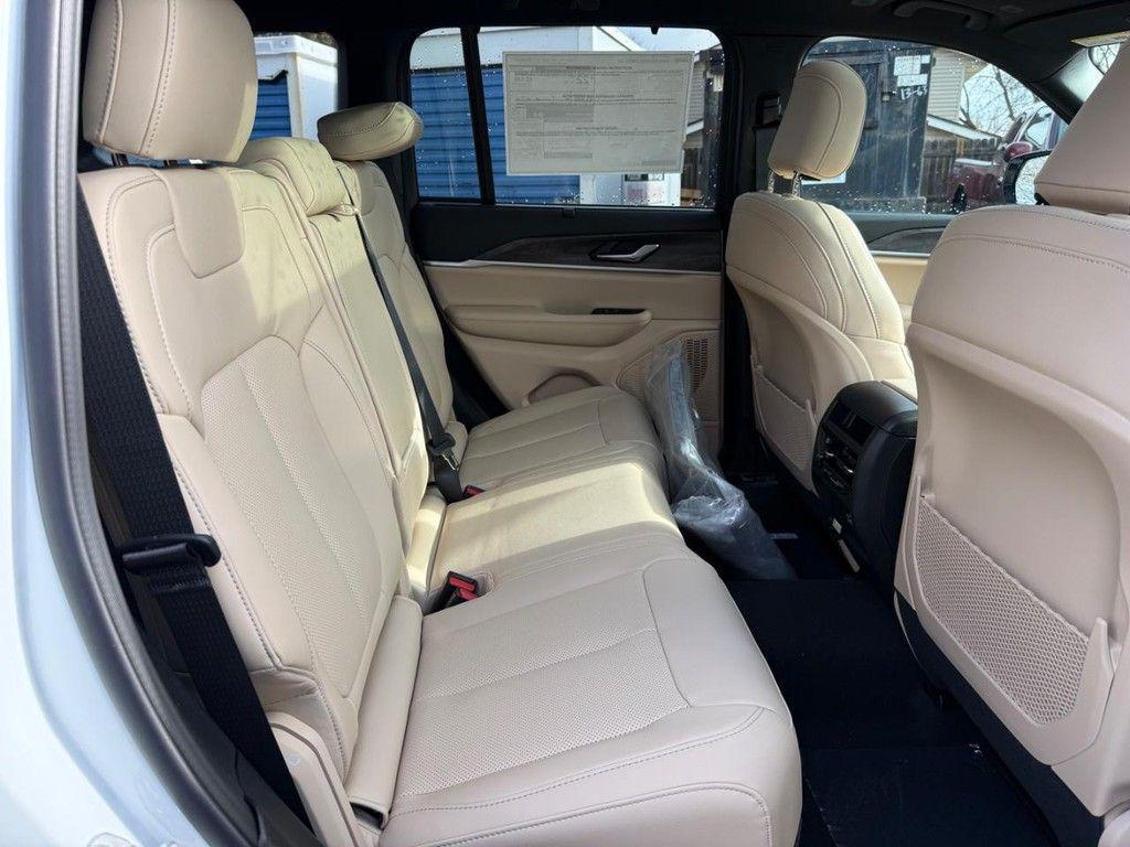 new 2025 Jeep Grand Cherokee car, priced at $47,091