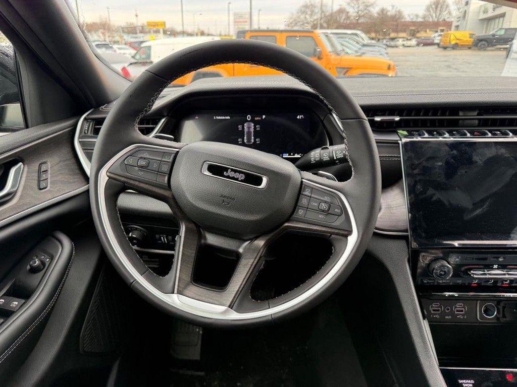 new 2025 Jeep Grand Cherokee car, priced at $45,247