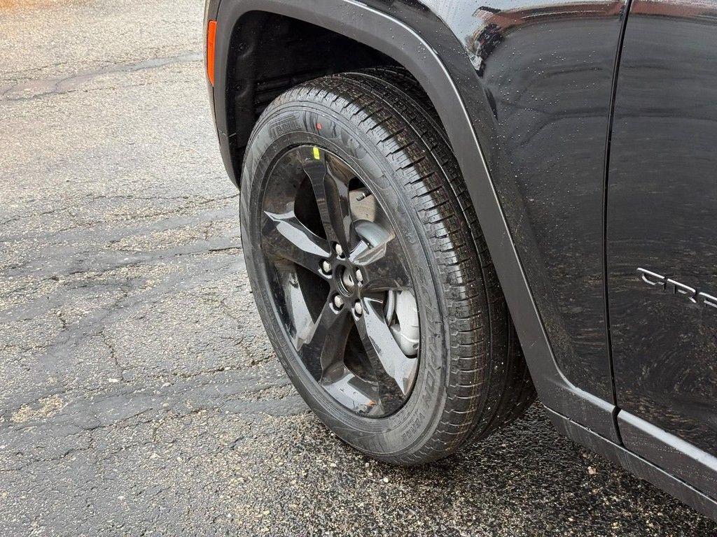 new 2025 Jeep Grand Cherokee car, priced at $45,247