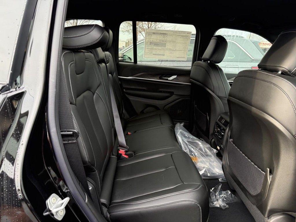 new 2025 Jeep Grand Cherokee car, priced at $45,247