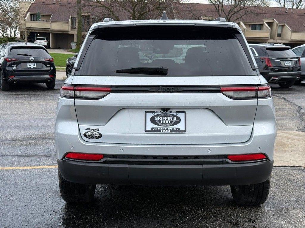 used 2024 Jeep Grand Cherokee car, priced at $35,432