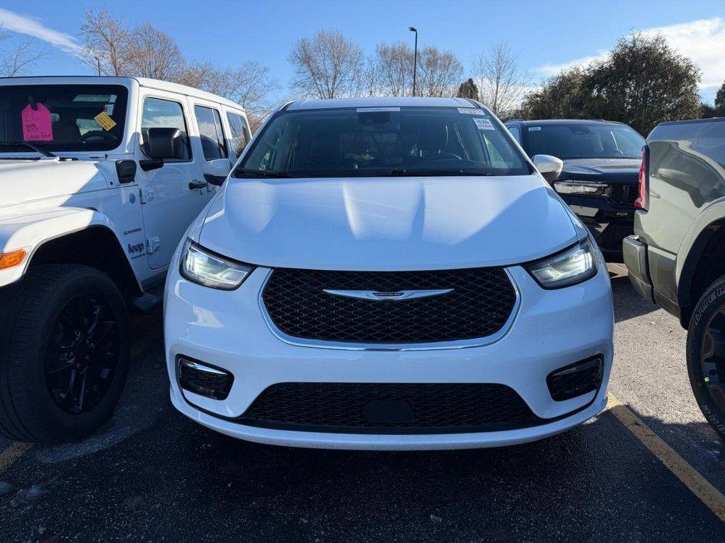 used 2023 Chrysler Pacifica car, priced at $24,977