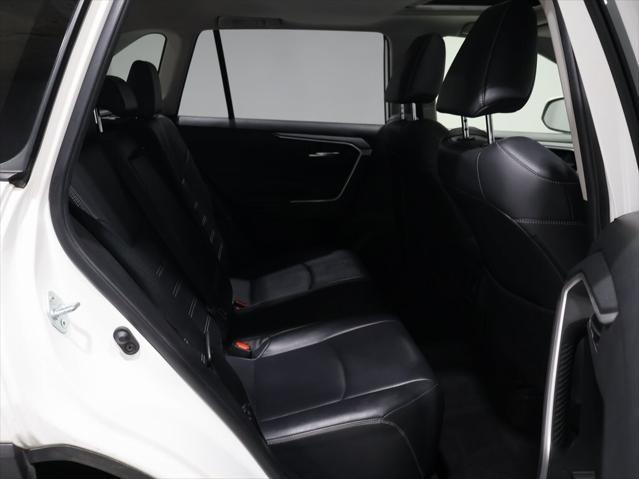 2019 Blizzard Pearl Toyota RAV4