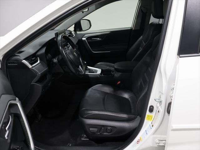 2019 Blizzard Pearl Toyota RAV4