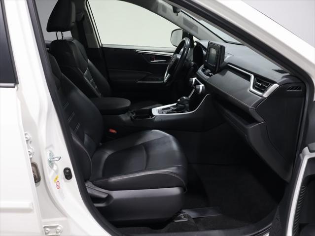 2019 Blizzard Pearl Toyota RAV4