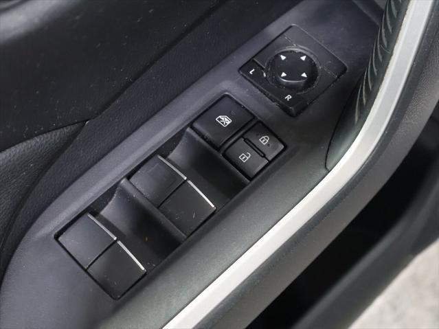 2019 Blizzard Pearl Toyota RAV4