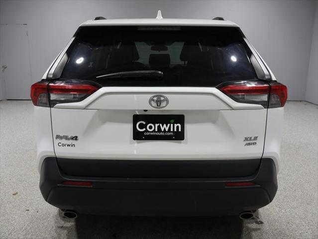 2019 Blizzard Pearl Toyota RAV4