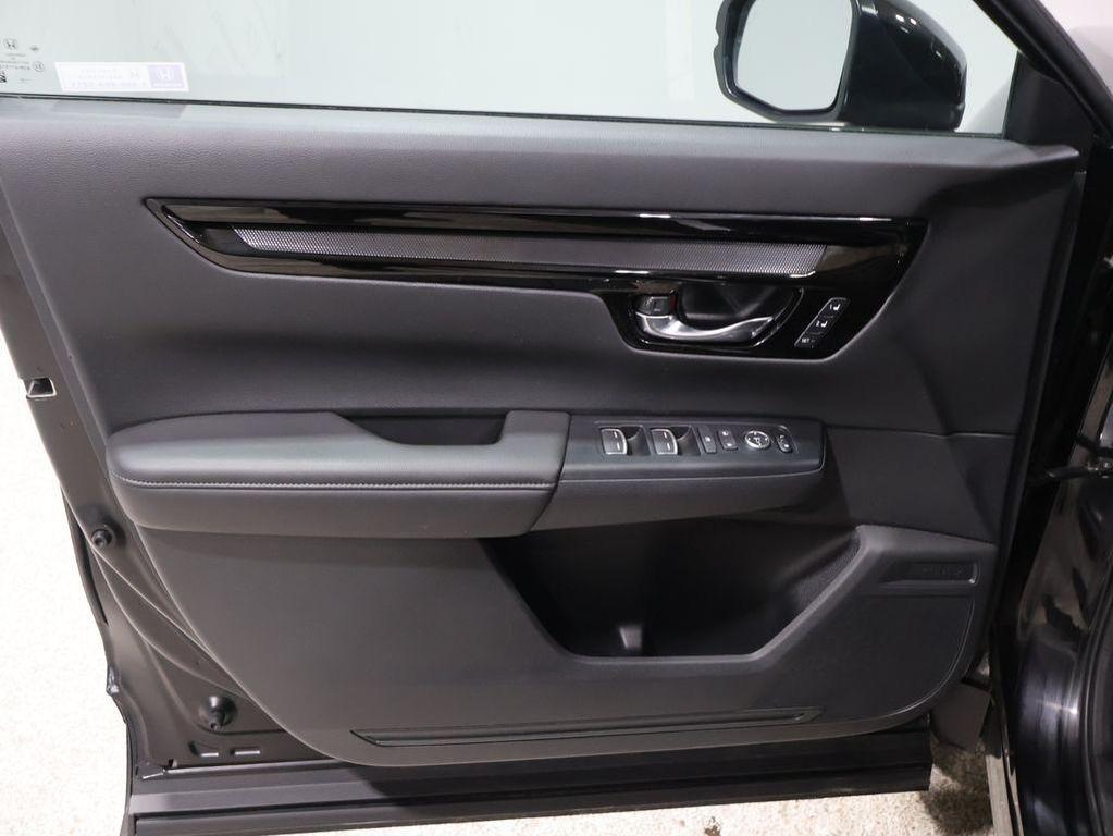 used 2025 Honda CR-V car, priced at $31,383