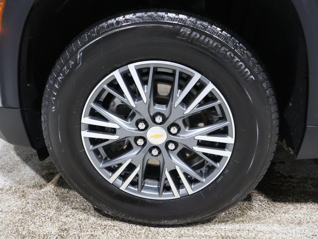 used 2024 Chevrolet Traverse car, priced at $29,700