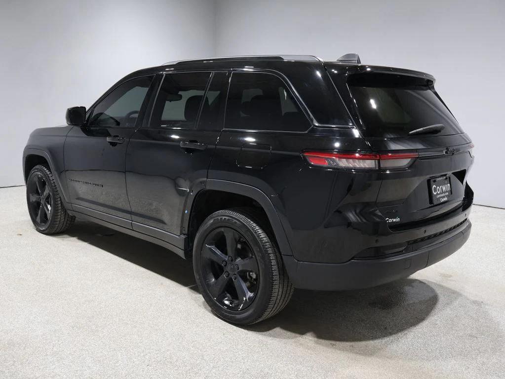 used 2024 Jeep Grand Cherokee car, priced at $29,400