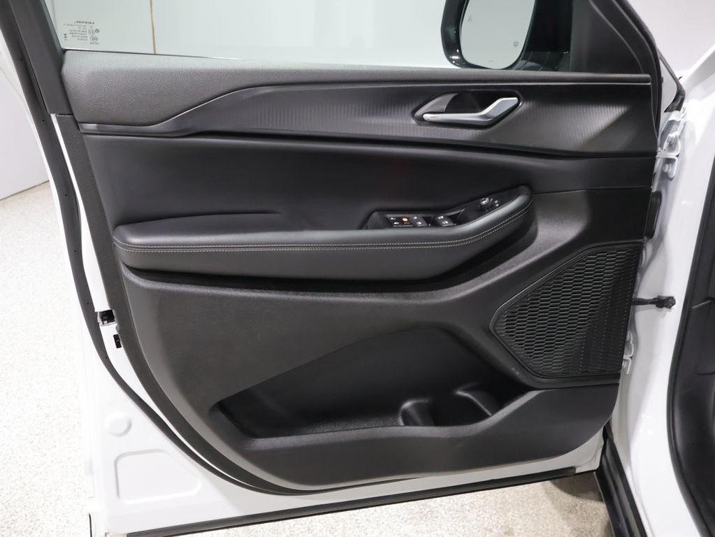 used 2024 Jeep Grand Cherokee car, priced at $29,600