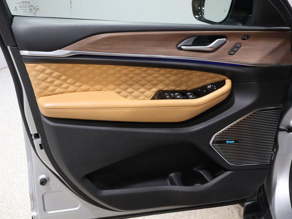 used 2022 Jeep Grand Cherokee car, priced at $28,600