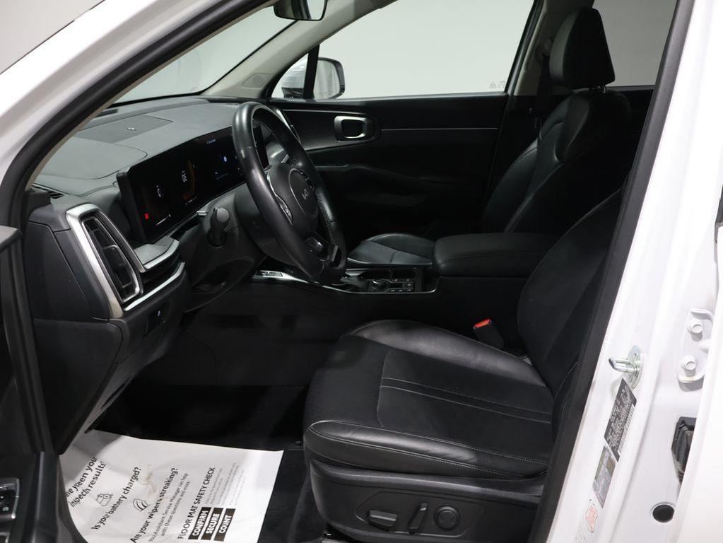 used 2024 Kia Sorento car, priced at $25,900