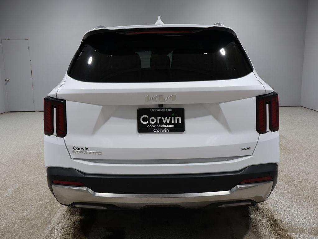 used 2024 Kia Sorento car, priced at $25,900