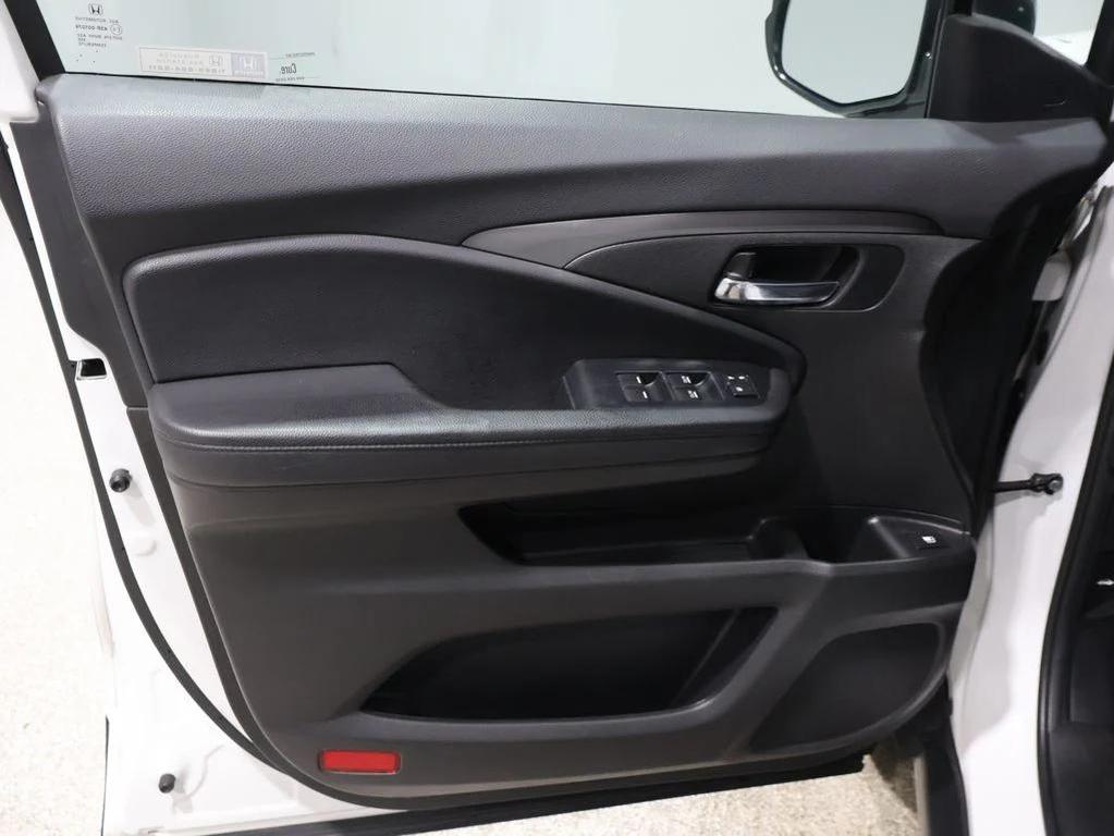 used 2022 Honda Pilot car, priced at $27,700