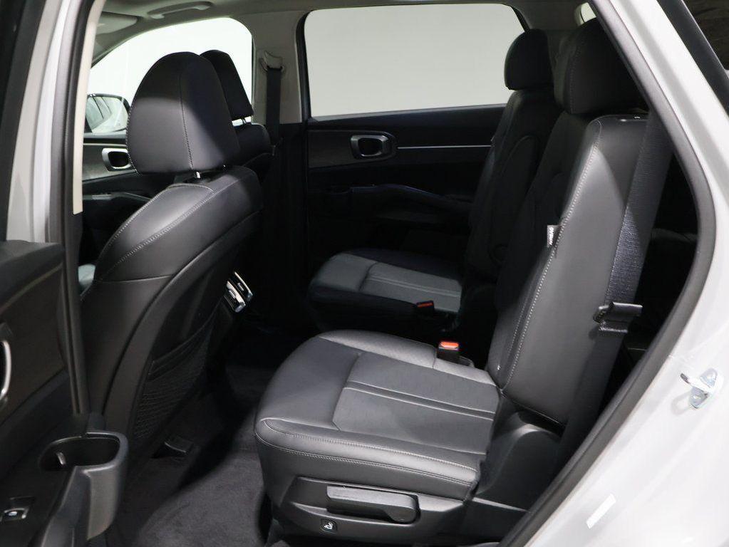 used 2025 Kia Sorento car, priced at $34,900