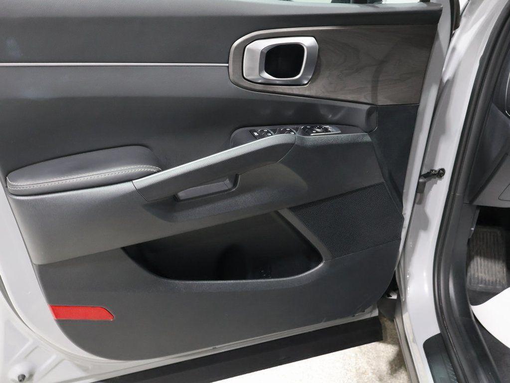 used 2025 Kia Sorento car, priced at $34,900