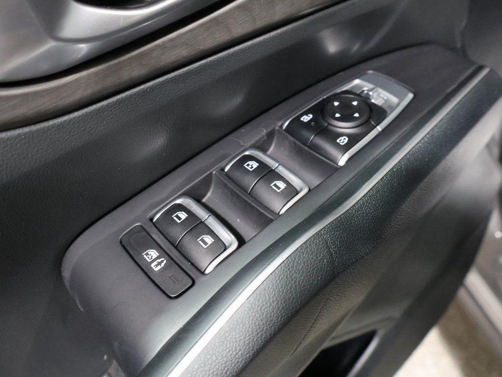 used 2025 Kia Sorento car, priced at $34,900