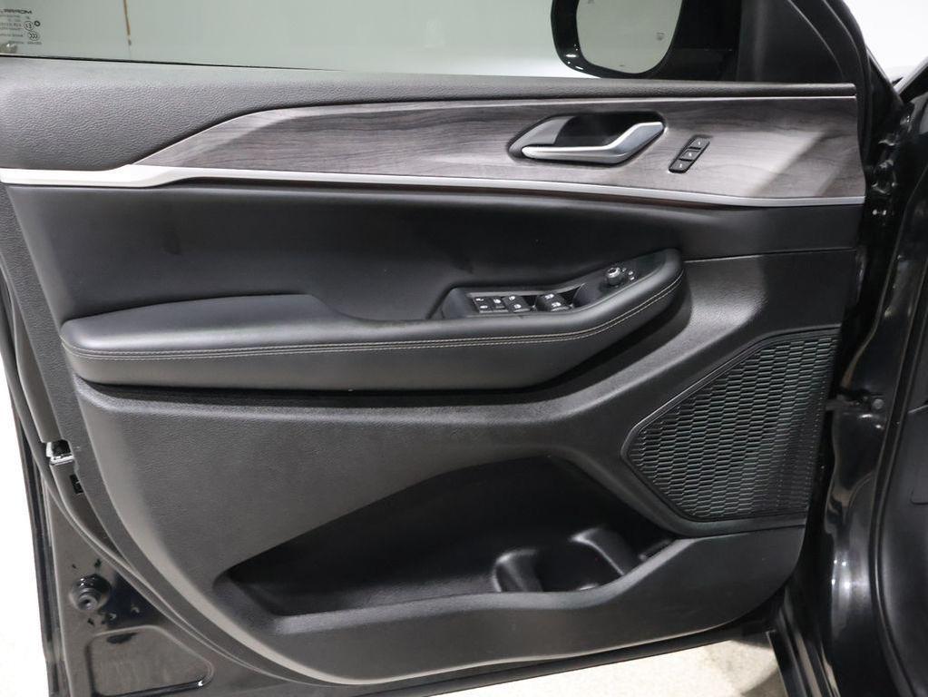 used 2023 Jeep Grand Cherokee L car, priced at $30,800