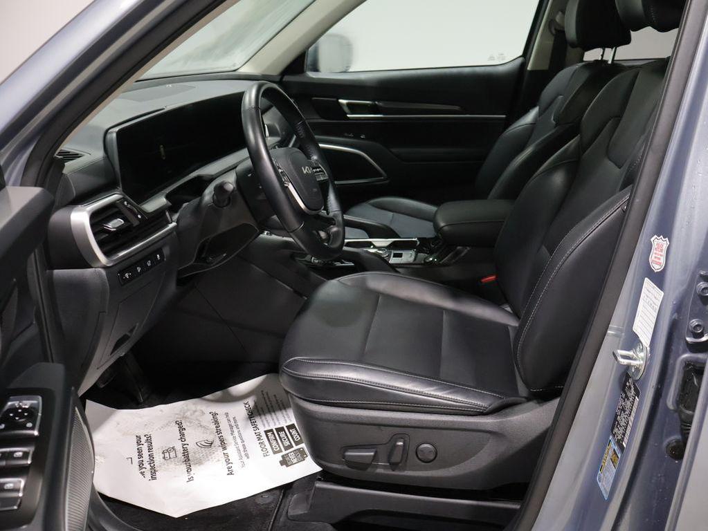 used 2025 Kia Telluride car, priced at $35,640